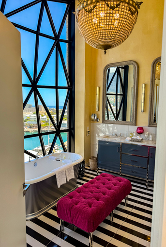 Royal Portfolio The Silo Deluxe Superior Suite Bad